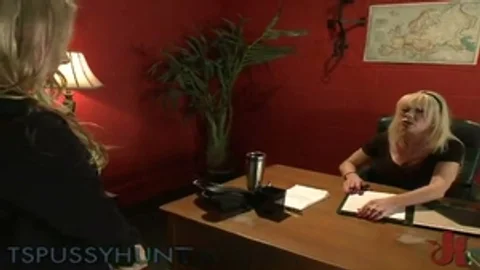 Seductive oriental TS Masseuse