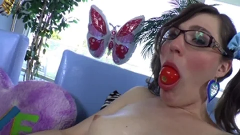 Transsexualangel.com: Stefani Special in fishnet fisting