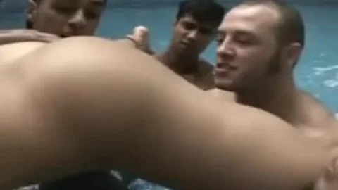 Thais receives With 5 boyz